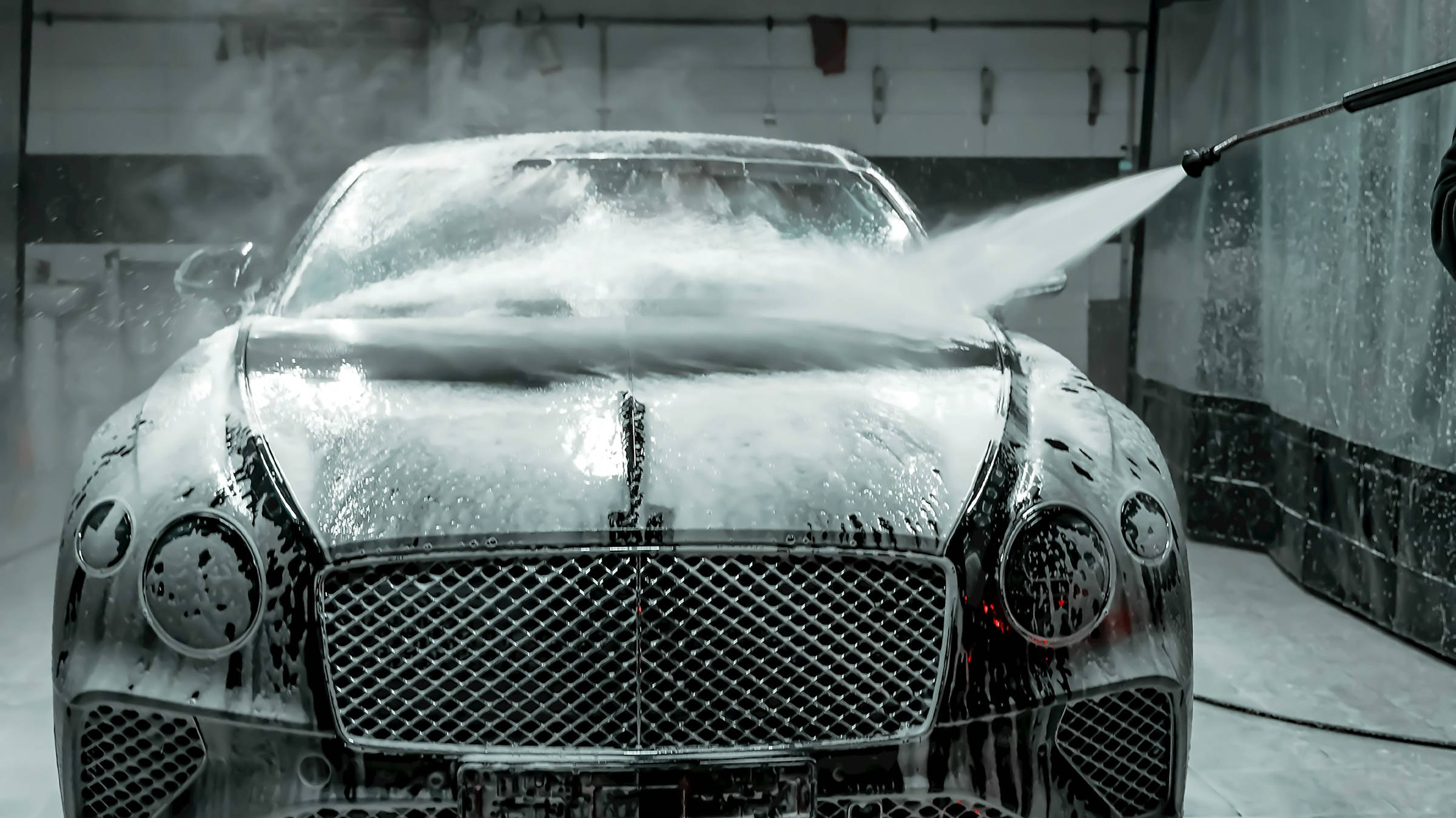 Exterior wash with foam